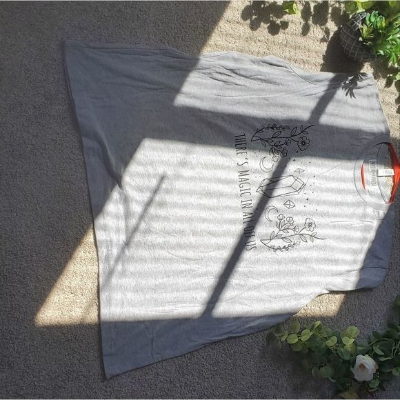 Magical grey t-shirt - Picture 4 of 5